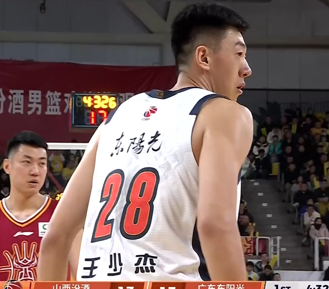 特雷·杨4900万选项在即 奇才面临合同考验