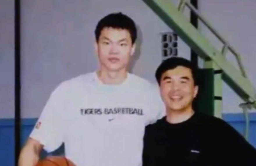 唱作人名人堂演讲金句频出 自曝沙哑真凶尼克斯球迷身份实锤