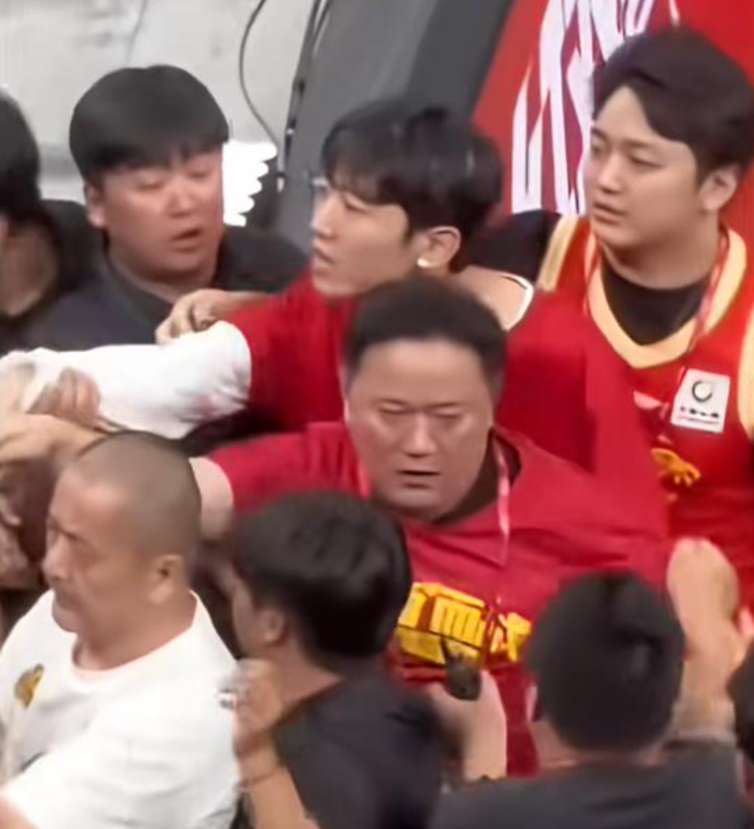 美媒:马刺有意交易杰伦·布朗