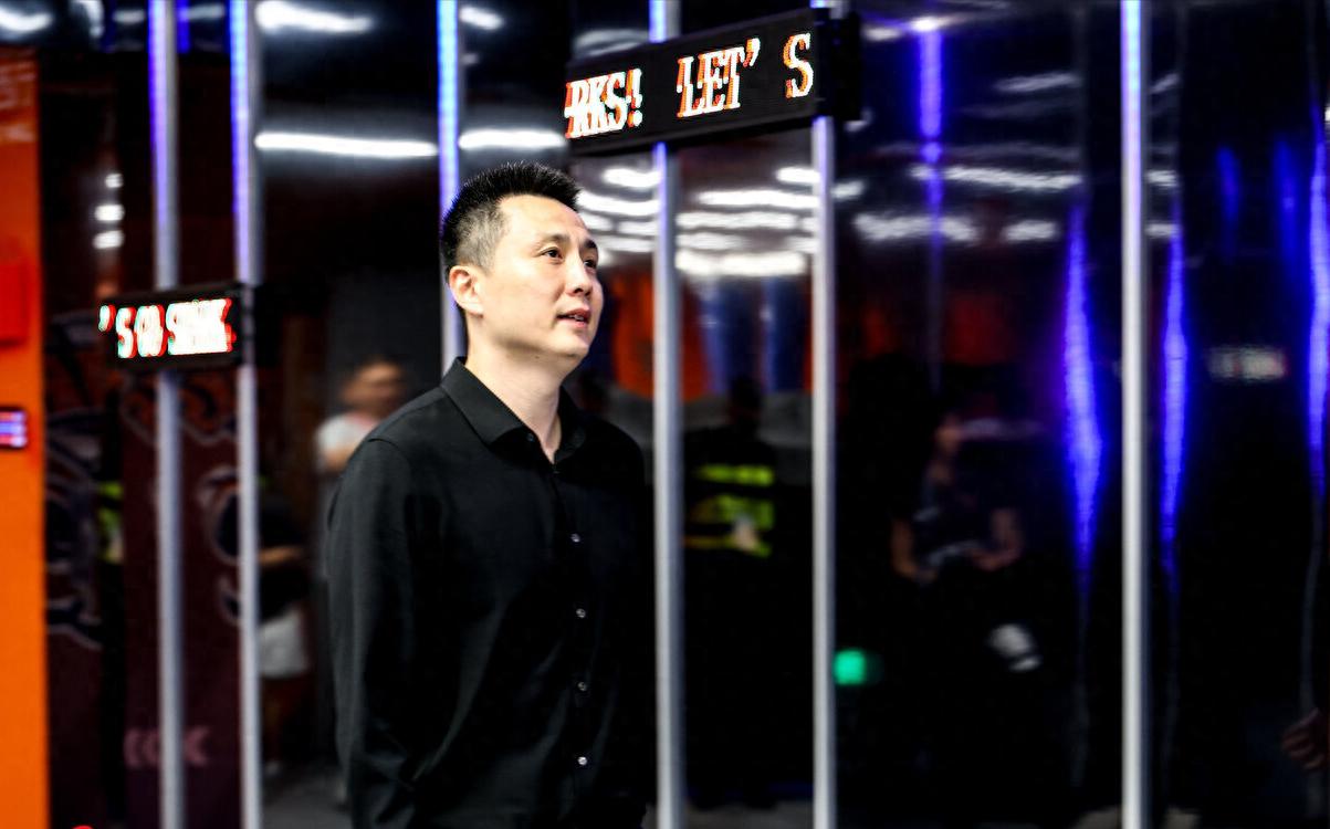 乐竞体育前任被捕,他扶正42胜;如今转身,赴另一座城