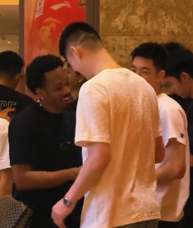 任务完成！科比遗孀瓦妮莎祝贺布伦森夺冠 回应黑曼巴昔日名言