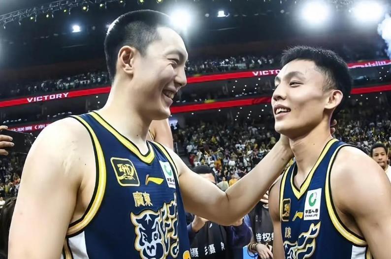 乐竞体育纽约“大鲨鱼”？尼克斯&amp;上海均五场夺冠+杯赛联赛双冠王