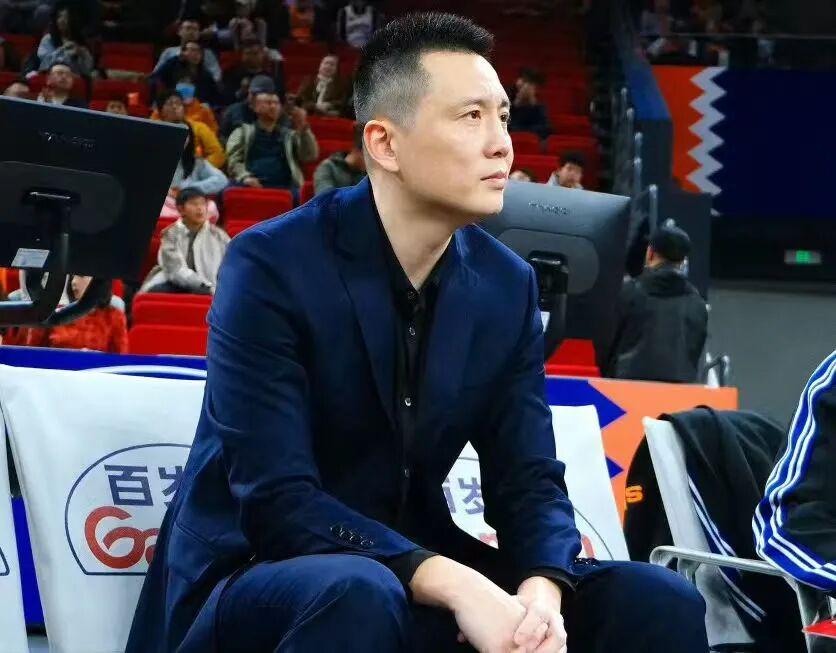 乐竞体育湖人终于开窍!欲3换1引进顶级内线,三巨头成雏形,詹姆斯尴尬