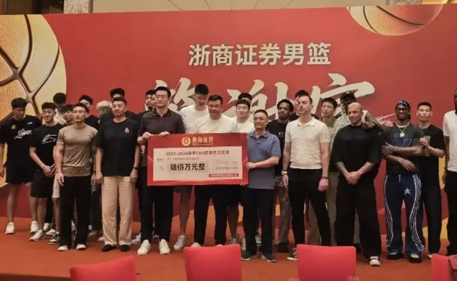 国王7号签瞄准控卫阿库夫