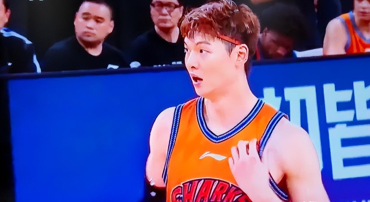 乐竞体育詹姆斯还是那么受欢迎！富保罗：有10
