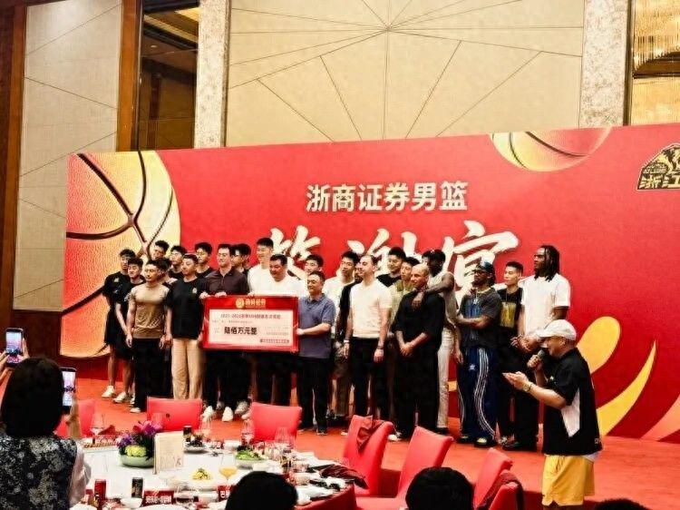 乐竞体育雷霆有意留多特 或需降薪打替补