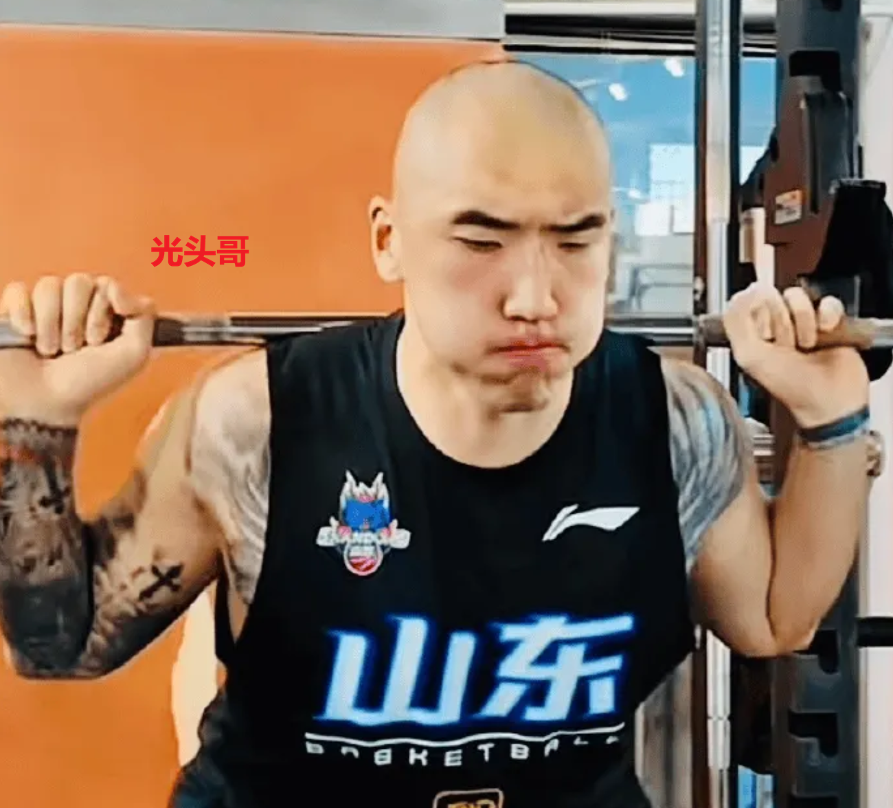 乐竞体育场均29+11问鼎得分王,季后赛淘汰乔丹,三年级的他比文班更出色
