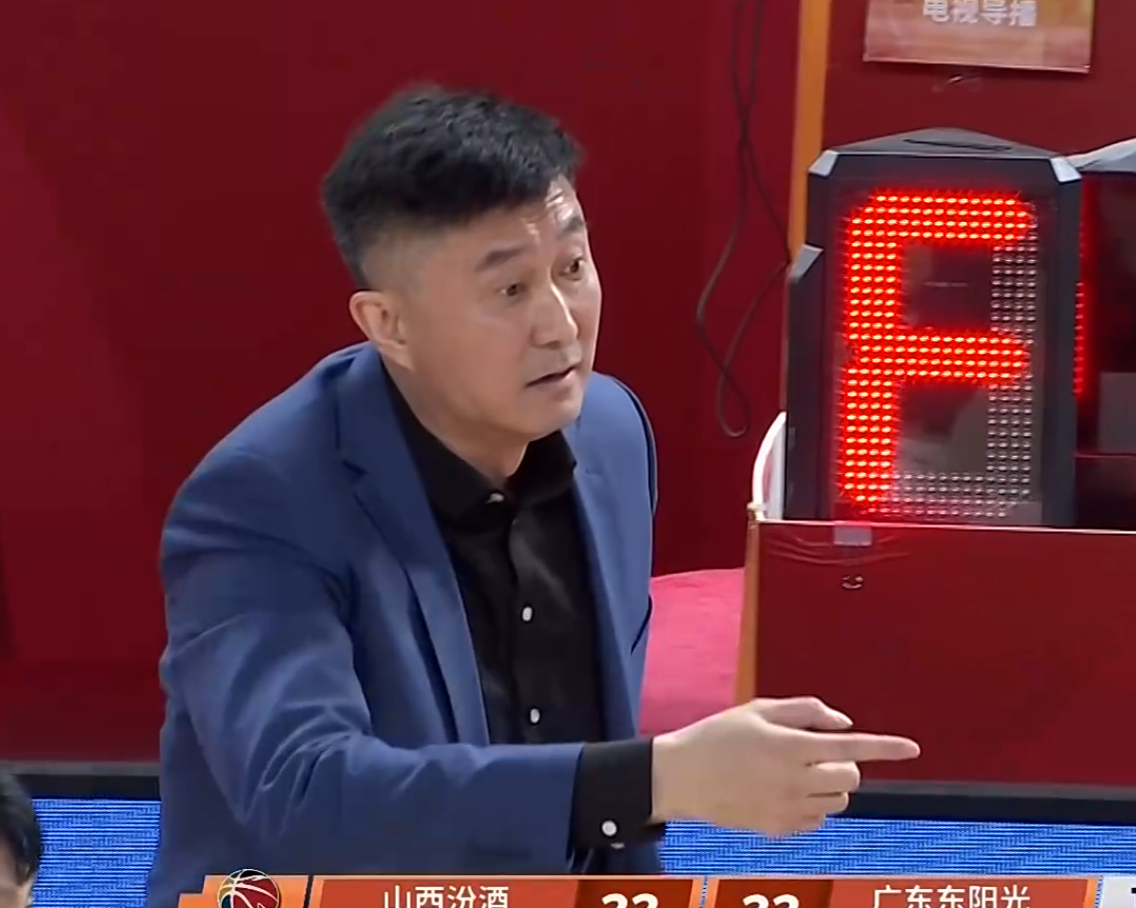 乐竞体育-范乔丹清空火箭动态!谢泼德+小贾陷交易流言 休城一号位要真空?