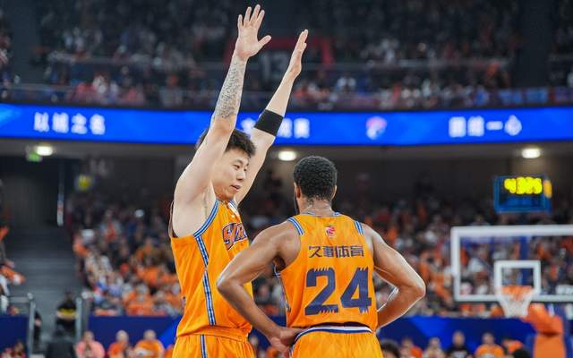 乐竞体育-牛逼!拿到了!尼克斯总冠军!27投砸出45分!文班亚马垫脚布伦森...