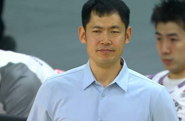 总冠军奖杯就位 尼克斯G5冲冠