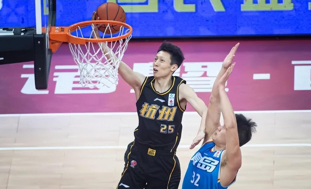 布伦森夺冠夜喊话：斯威夫特粉丝，给麦克纳特个台阶