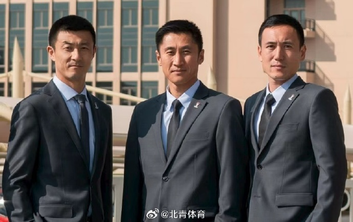 西蒙斯赌詹皇今夏签约勇士