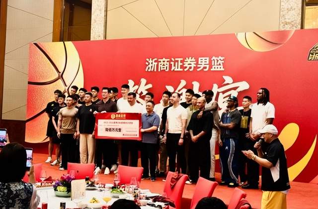 尼克斯总冠军！布伦森45分打服文班亚马！全票当选总决赛MVP