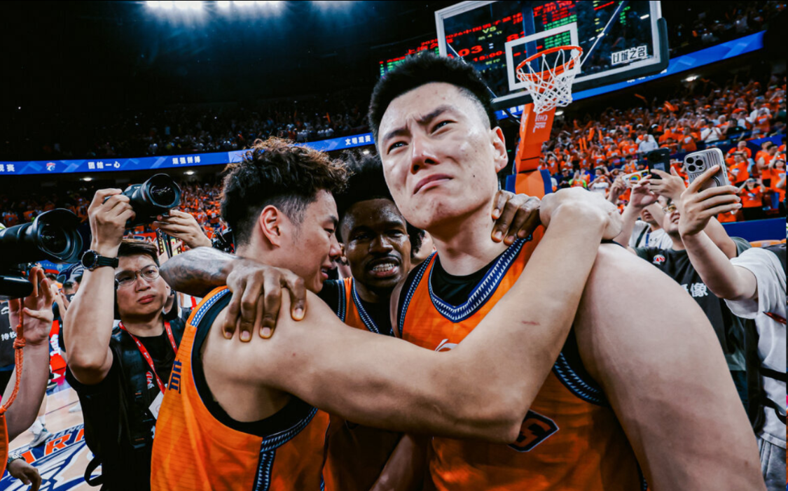 乐竞体育NBA官方总决赛G5裁判报告:漏吹哈珀对布伦森犯规 无碍尼克斯夺冠