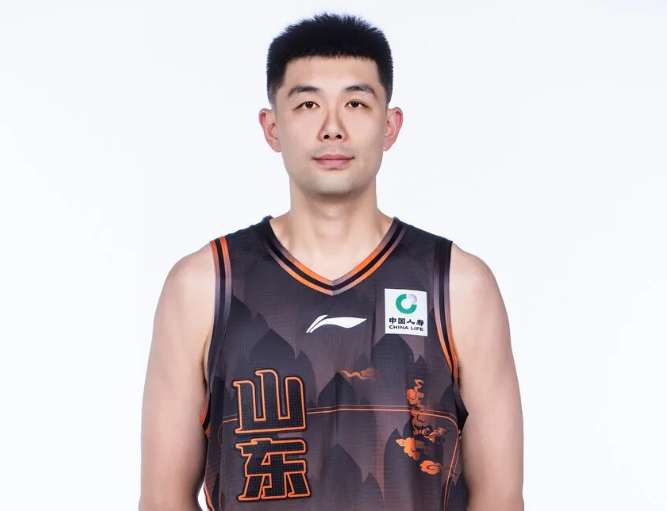 文班垫脚慢镜头!布伦森有扩大圆柱体嫌疑,联盟审查也难升级