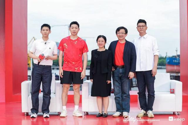 不惧文班垫脚布伦森45+3,唐斯全场2分,尼克斯4