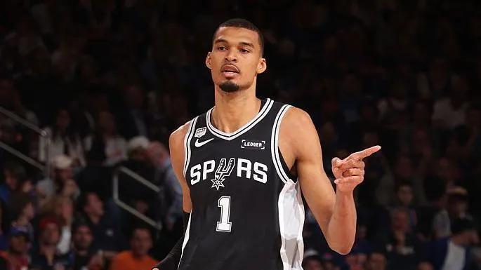 乐竞体育超早期NBA实力榜:马刺领跑,雷霆紧随其后