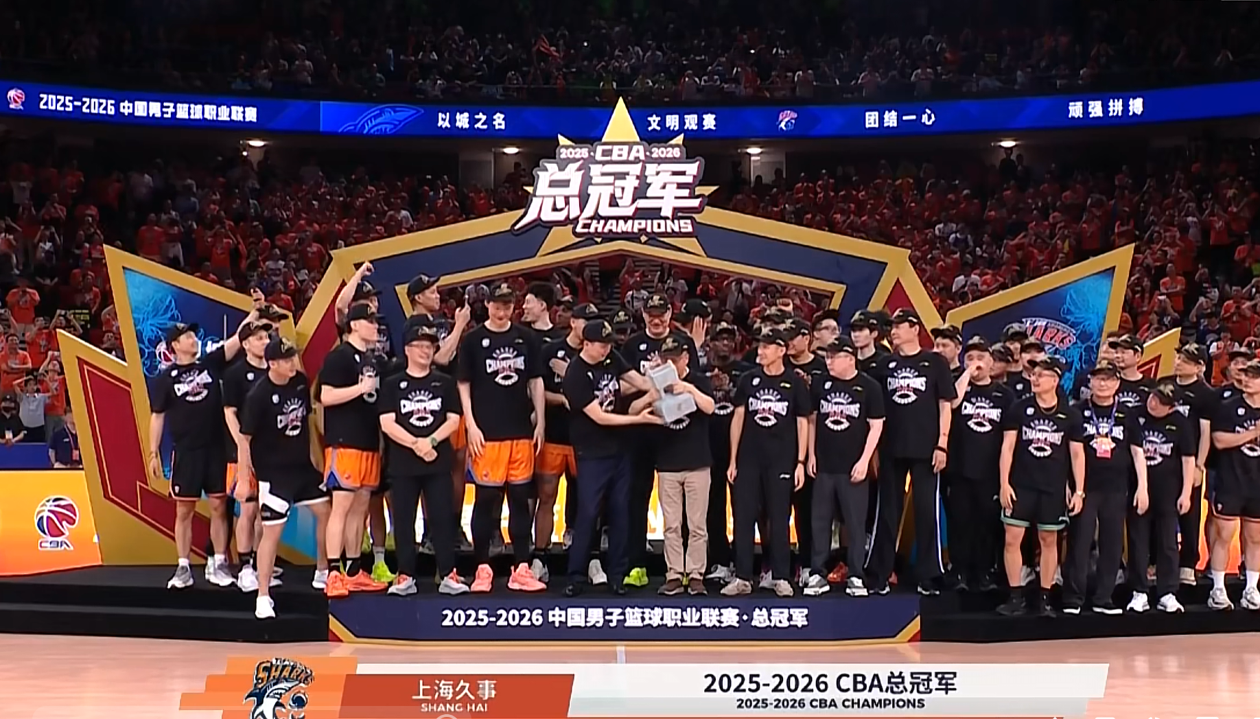 乐竞体育NBA总决赛G5首发出炉:双方均不变阵 马刺固执仍用福克斯首发