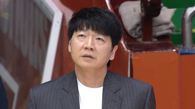 乐竞体育米奇:福克斯明天比赛最后时刻依然会拿球 并且我对他充满信心