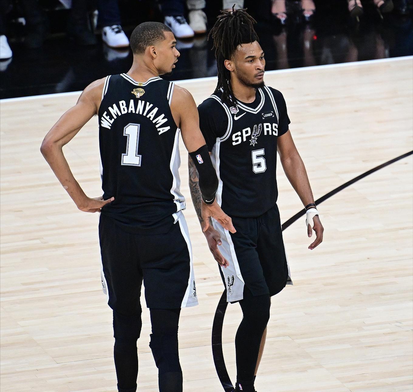 乐竞体育-NBA曝多消息 总决G5字母哥交易