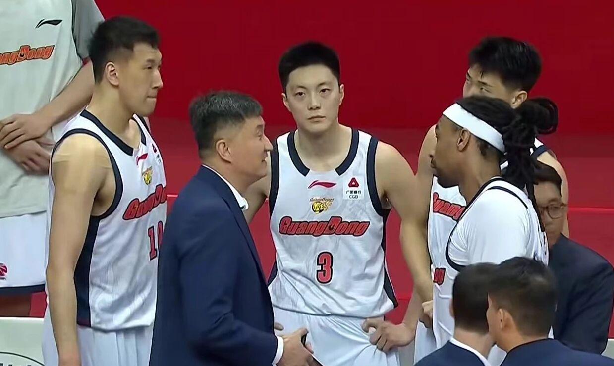 曼晚:加斯科因当年为钱拒曼联选热刺结果后悔终身,M费要注意了