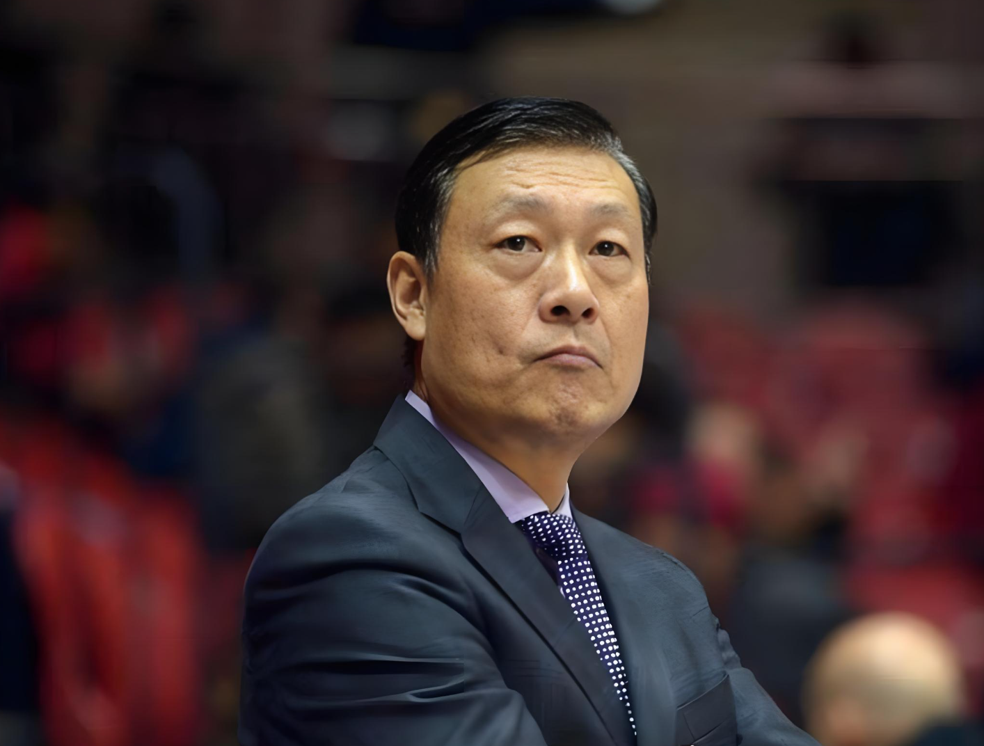 痛失好局,瑞士主帅雅金在球队被卡塔尔绝平后怒摔水瓶