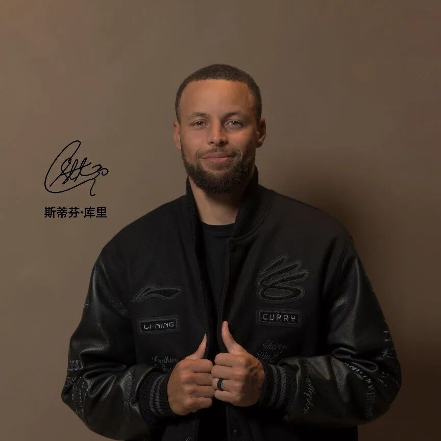 饿了?拉门斯被拍到在比利时替补席啃苹果