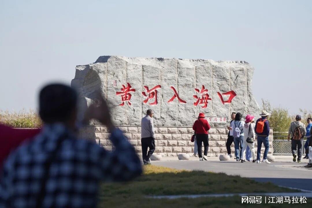 乐竞体育-标题:12亿欧元,27脚射门,被一个40岁门将逼到崩溃边缘