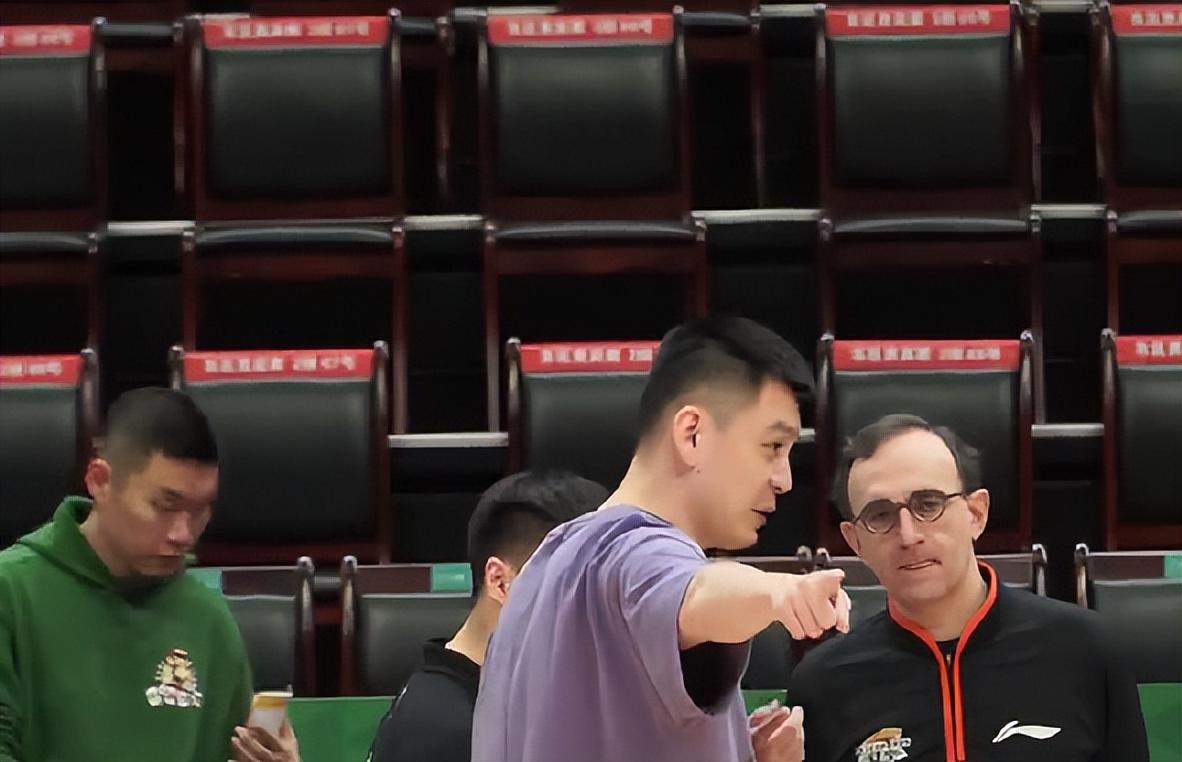 乐竞体育-加维:越是困难时刻越要团结,我们会拼到最后一刻